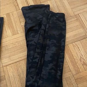 SPANX FAUX LEATHER CAMO LEGGINGS